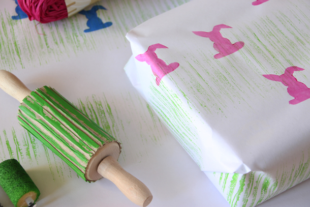binedoro Blog, Ein tolles und einfaches DIY zu Ostern: Geschenkpapier selbstgestalten mit Papier von der Rolle und eine Idee zum Verpacken