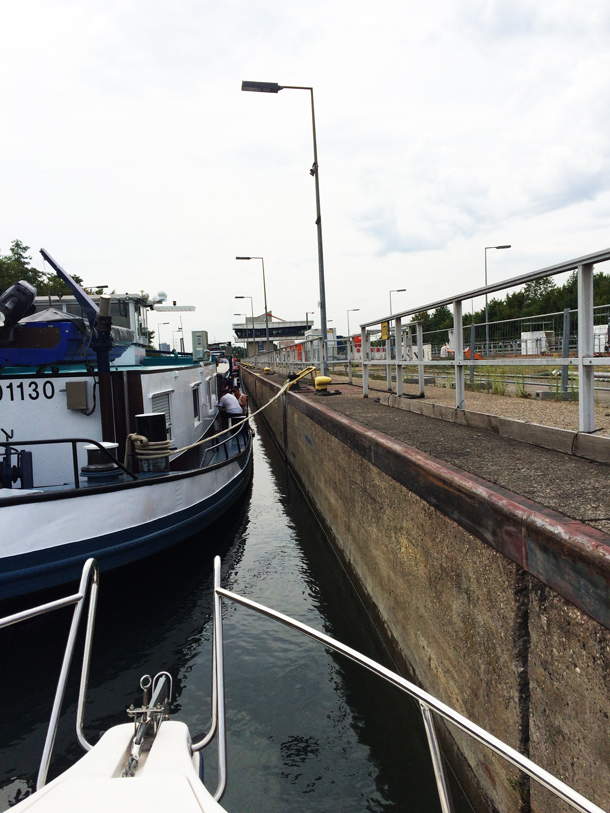 binedoro Blog, Motorboot, Wasserstraße, Boot fahren, Rhein, Kanal, NRW